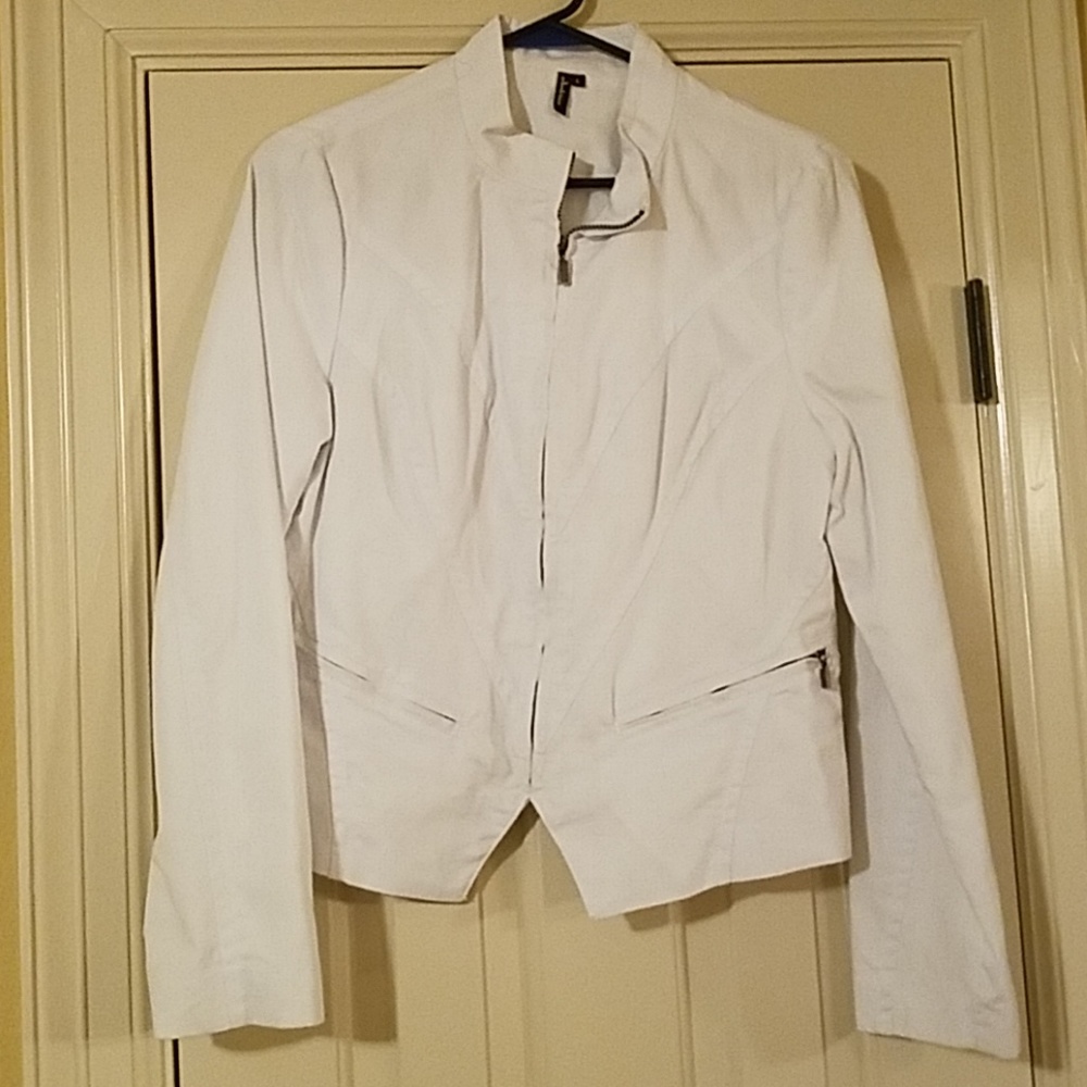 Sleek white zipper blazer